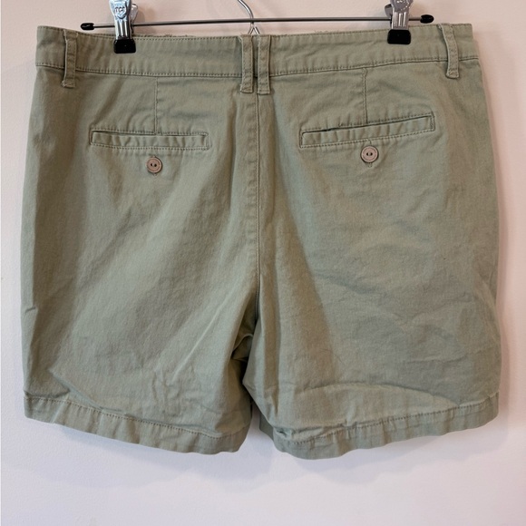 Gloria Vanderbilt All Around Slimming Effect Green Chino Shorts Size 10 - Picture 2 of 5